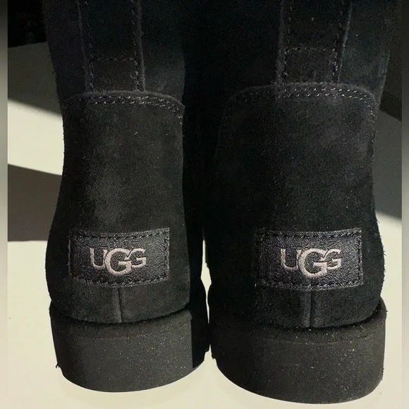 UGG- Cory II Bootie {women’s 10} - Picture 7 of 8